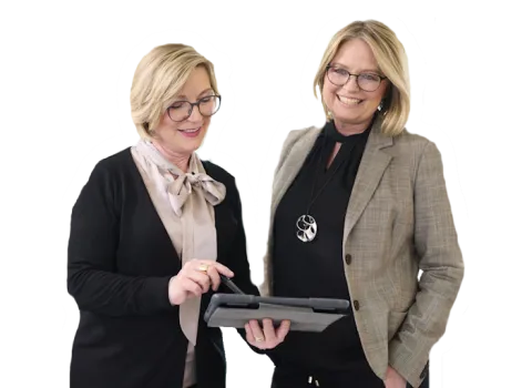 Badplanerinnen besprechen einen Entwurf am Tablet-PC.