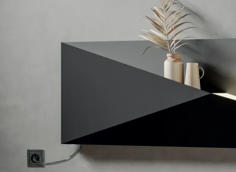 Detailaufnahme des horizontalen Polygon-Designheizkörpers vom Hersteller Bemm in Anthrazit mit integrierter LED-Lichtleiste und dekorativer Ablage.